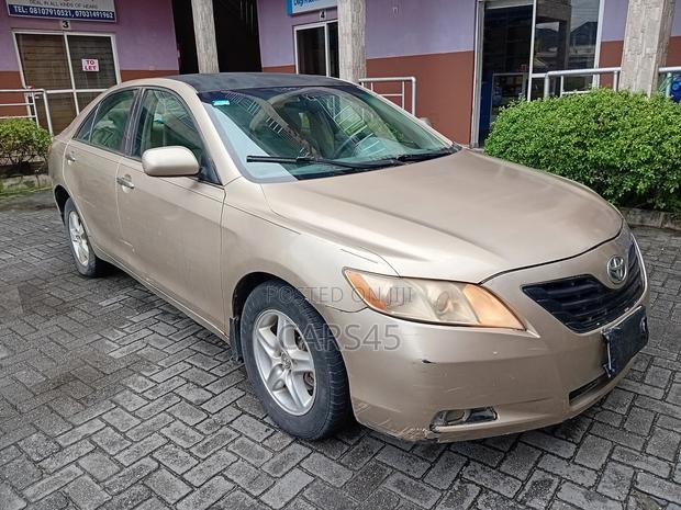 Toyota Camry 2007 Gold