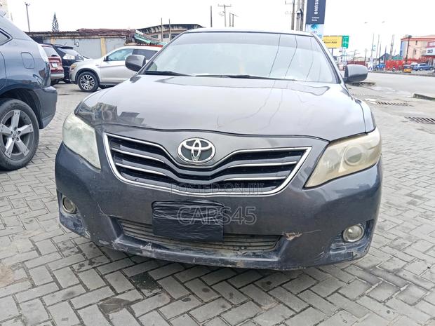 Toyota Camry 2011 Gray
