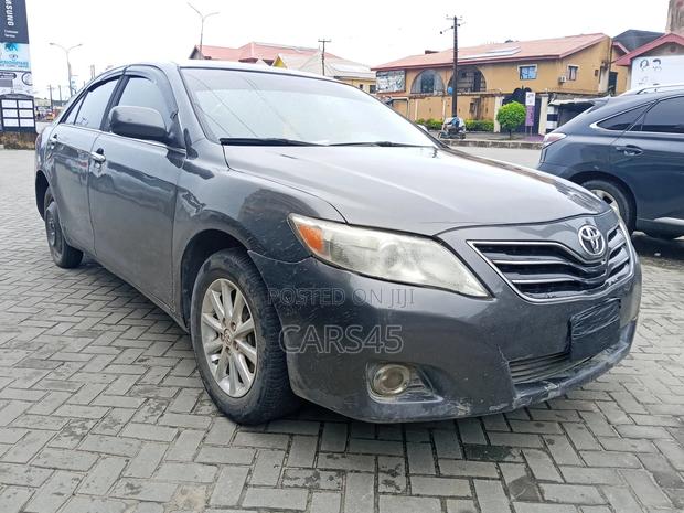 Toyota Camry 2011 Gray