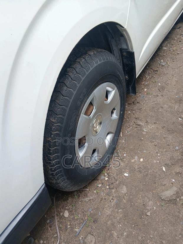 Toyota HiAce 2015 White