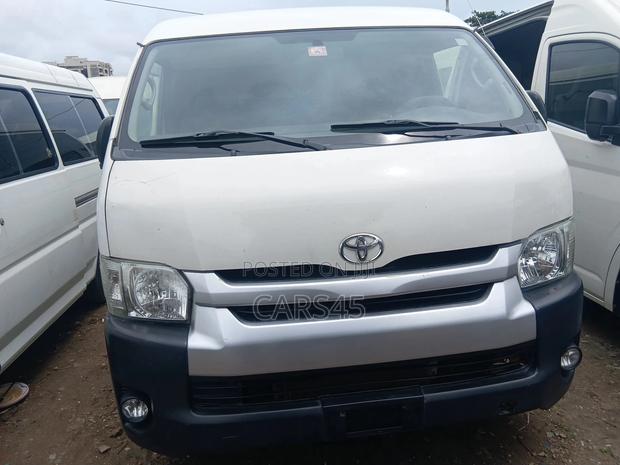 Toyota HiAce 2015 White