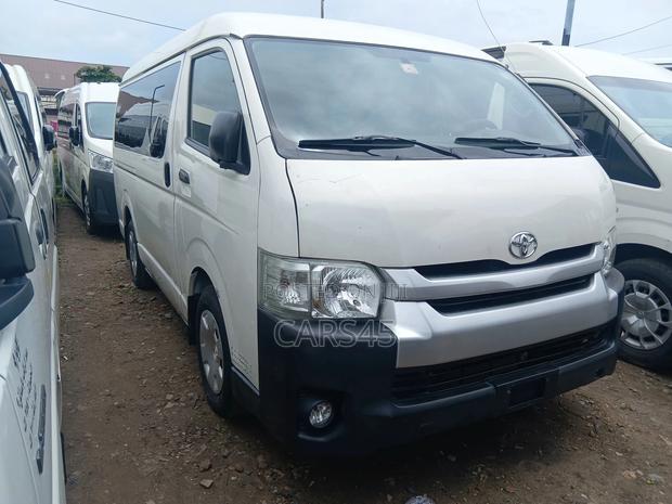 Toyota HiAce 2015 White