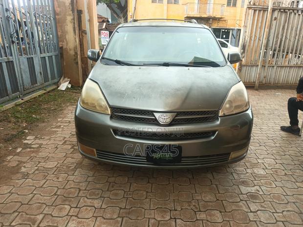 Toyota Sienna 2005 Gray