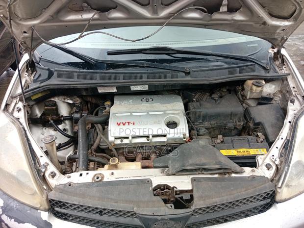 Toyota Sienna 2004 Gold