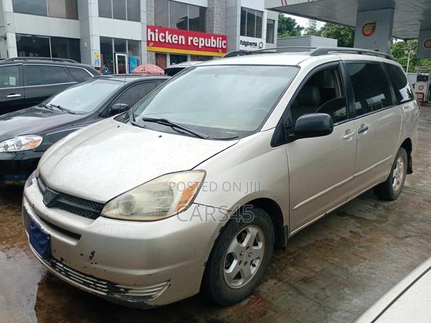 Toyota Sienna 2004 Gold
