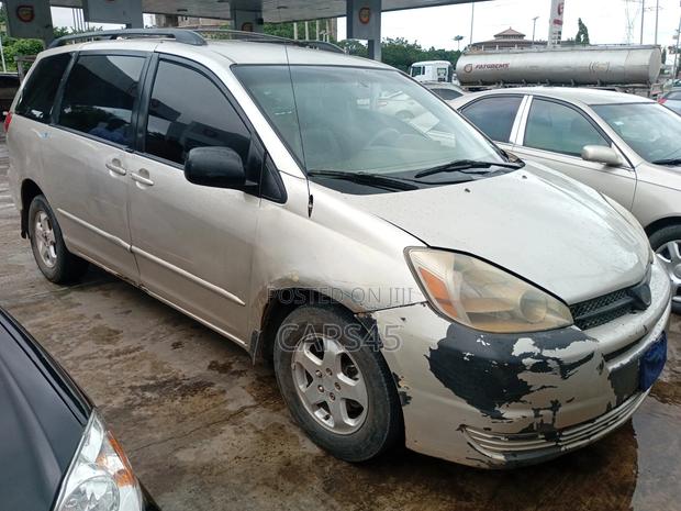 Toyota Sienna 2004 Gold