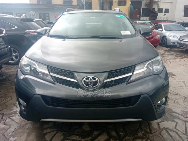 Toyota RAV4 XLE 4dr SUV (2.5L 4cyl 6A) 2014 Gray