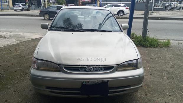 Toyota Corolla 1.9 D Hatchback 2000 Silver