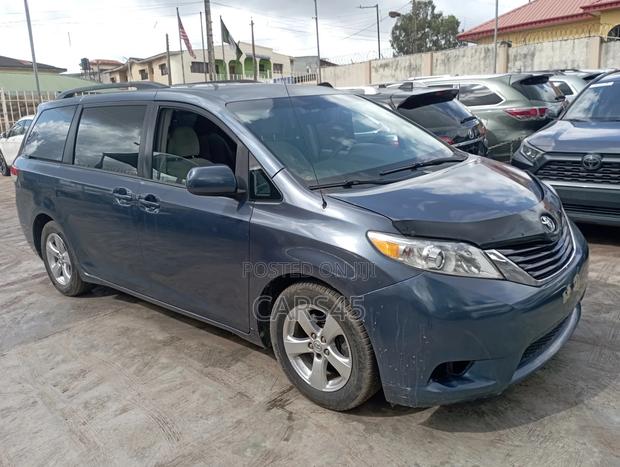 Toyota Sienna 2013 Blue