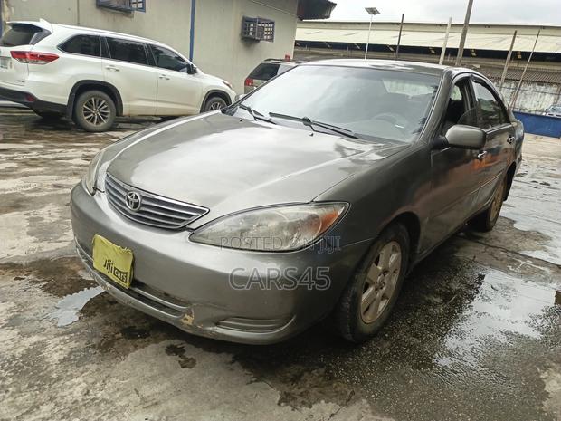 Toyota Camry 2004 Gray