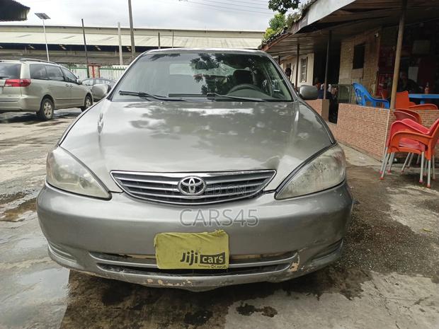 Toyota Camry 2004 Gray