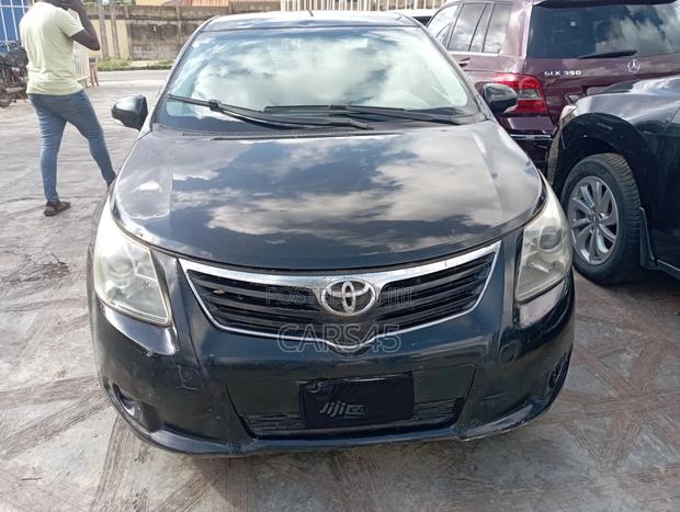 Toyota Avensis 2011 Black