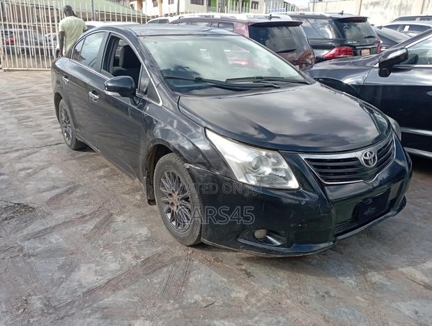Toyota Avensis 2011 Black