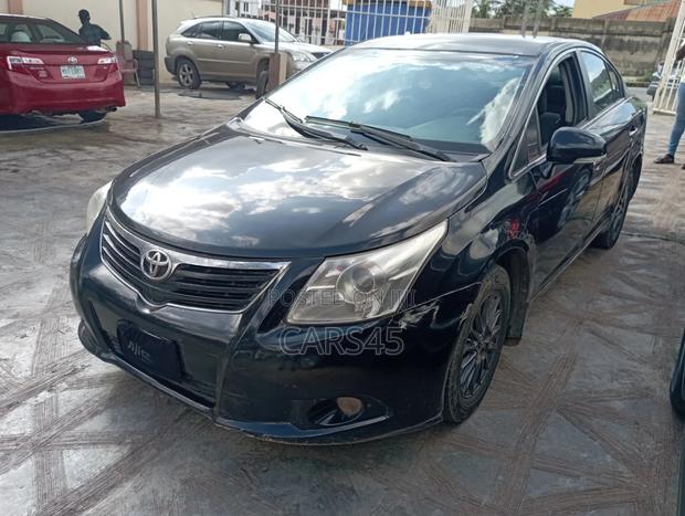 Toyota Avensis 2011 Black
