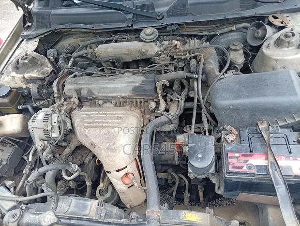 Toyota Camry 1998 Gold