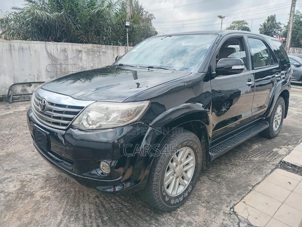 Toyota Fortuner 2012 Black