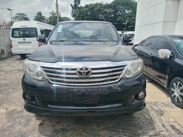 Toyota Fortuner 2012 Black