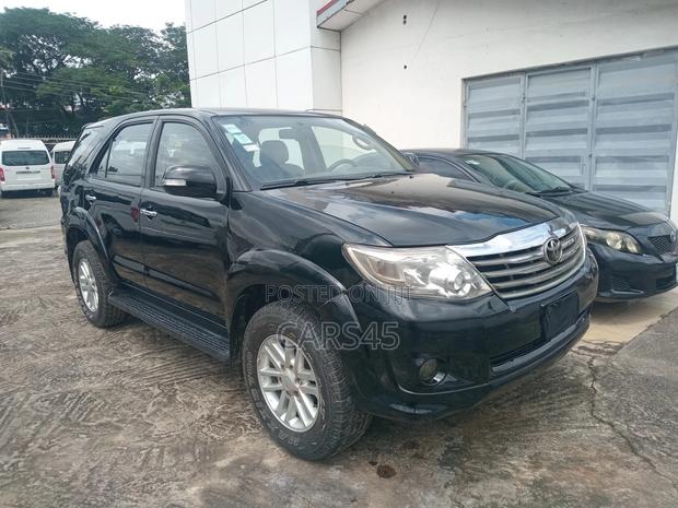 Toyota Fortuner 2012 Black