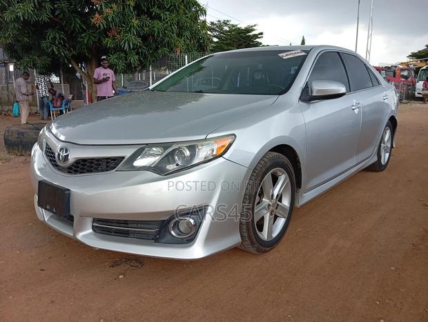Toyota Camry 2014 Silver