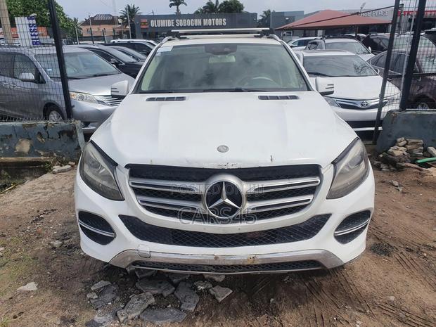 Mercedes-Benz GLE-Class 2016 Beige