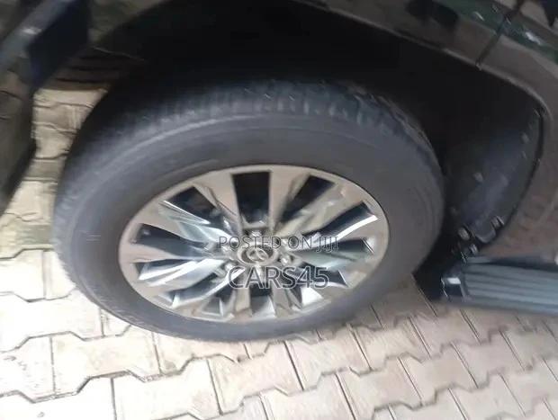 Toyota Land Cruiser 2022 Black