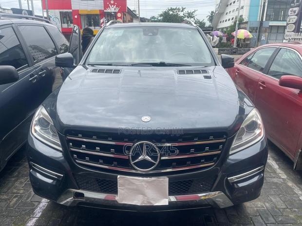 Mercedes-Benz M Class 2012 Blue
