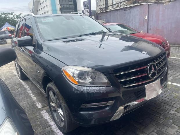 Mercedes-Benz M Class 2012 Blue