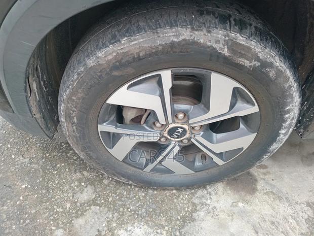 Kia Sonet 2021 Black