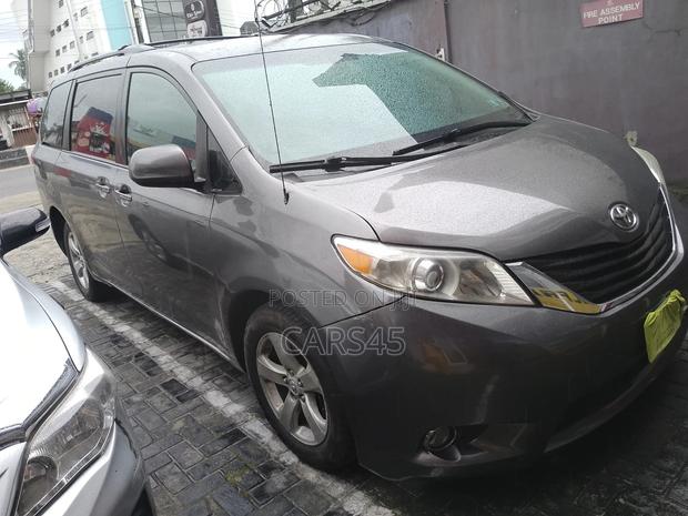Toyota Sienna 2013 Gray