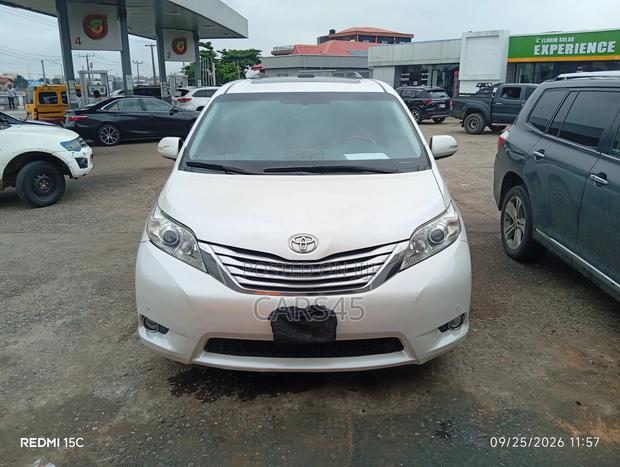 Toyota Sienna 2014 White