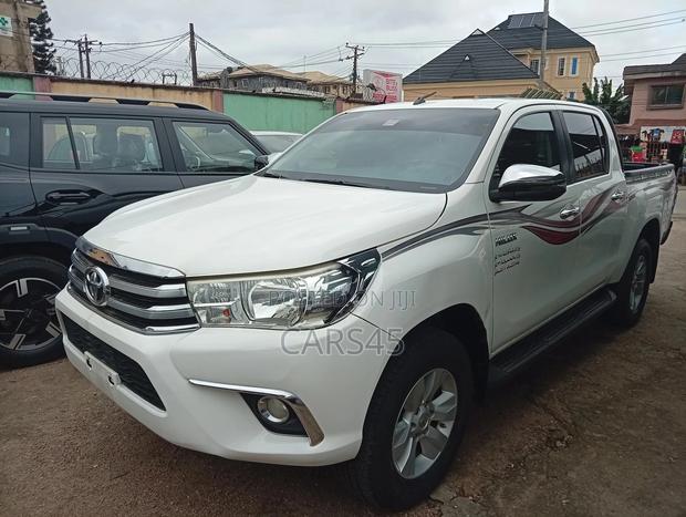 Toyota Hilux 2020 White