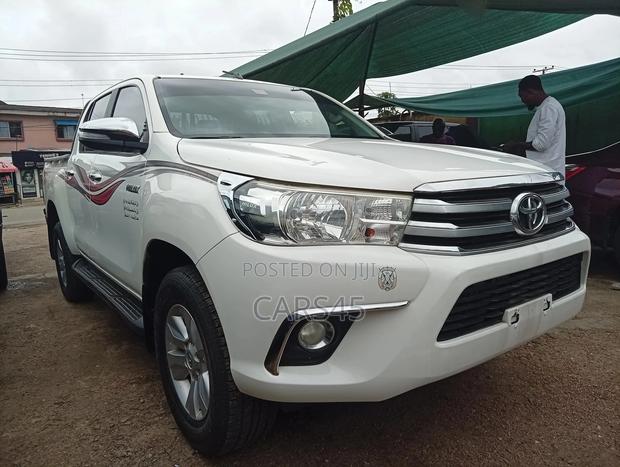 Toyota Hilux 2020 White