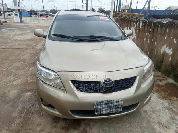 Toyota Corolla 2009 Gold