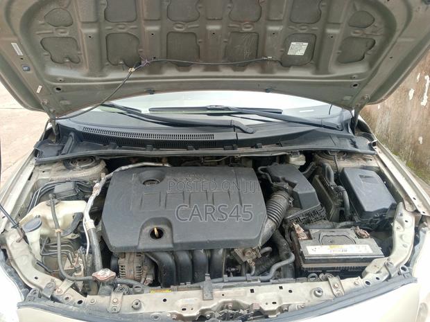 Toyota Corolla 2009 Gold