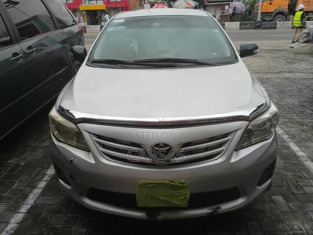Toyota Corolla 2010 Silver