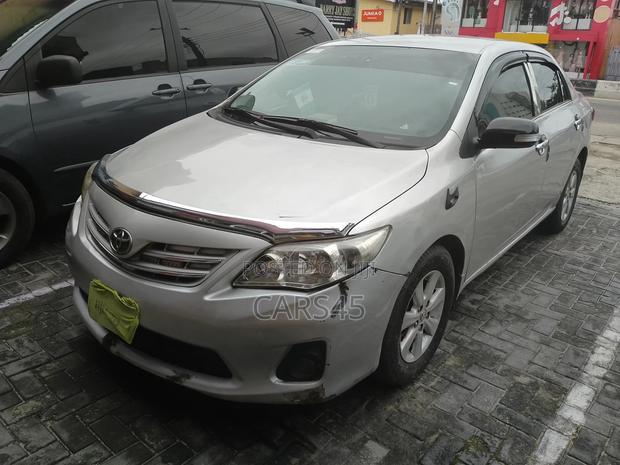 Toyota Corolla 2010 Silver