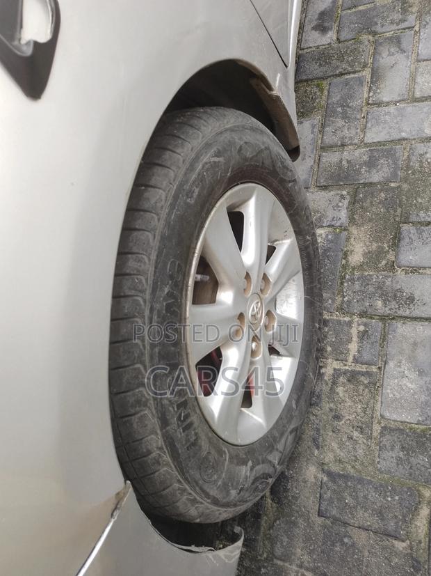 Toyota Corolla 2010 Silver