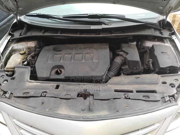 Toyota Corolla 2010 Silver