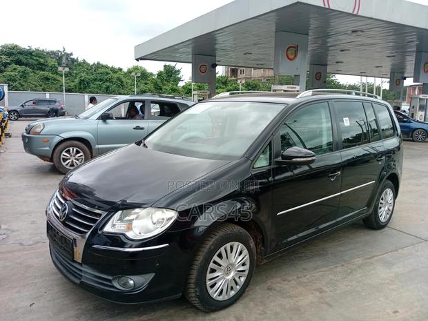 Volkswagen Touran 2010 Black