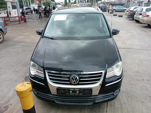 Volkswagen Touran 2010 Black