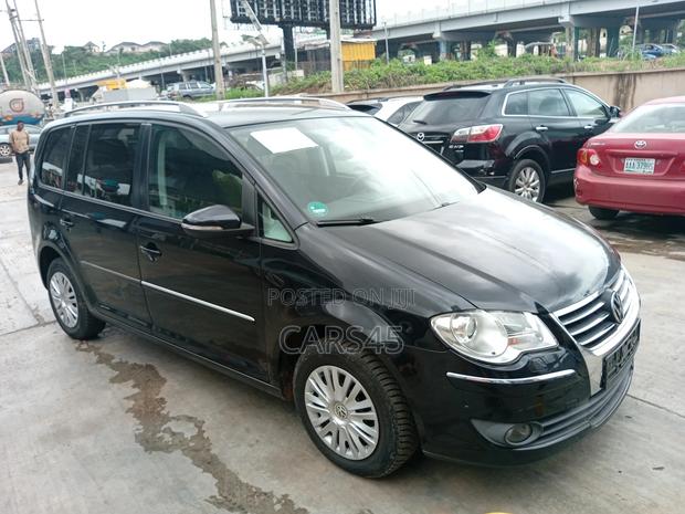 Volkswagen Touran 2010 Black