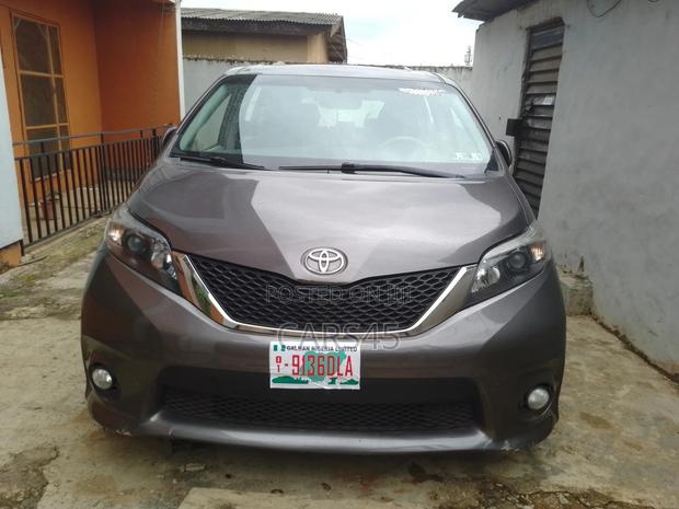 Toyota Sienna 2014 Gray