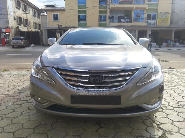Hyundai Sonata SE Sedan FWD (2.4L 4cyl 6A) 2012 Silver