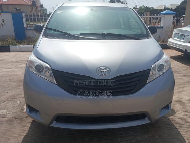 Toyota Sienna 2016 Silver