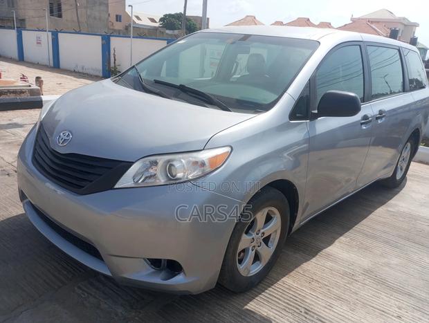 Toyota Sienna 2016 Silver