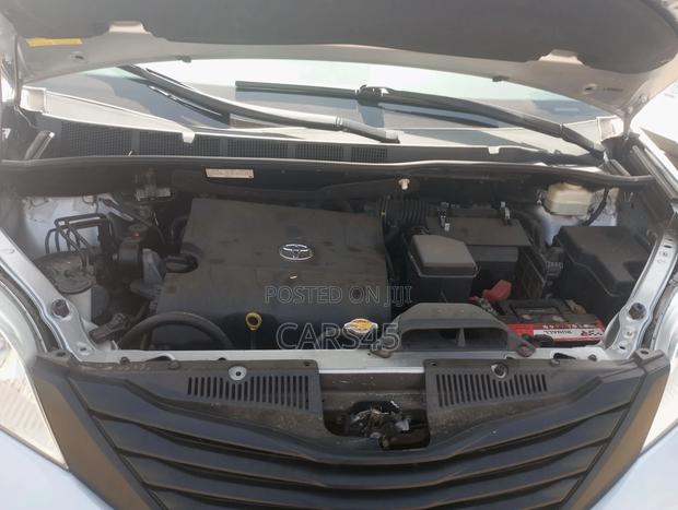 Toyota Sienna 2016 Silver