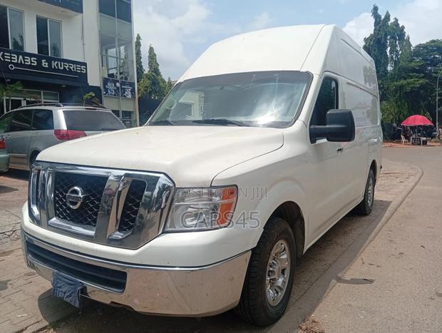 Nissan NV3500 2017 White