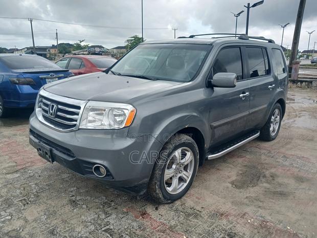 Honda Pilot Touring 4dr SUV (3.5L 6cyl 5A) 2009 Gray