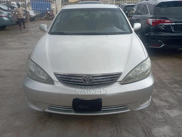 Toyota Camry 2005 Silver