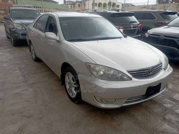 Toyota Camry 2005 Silver